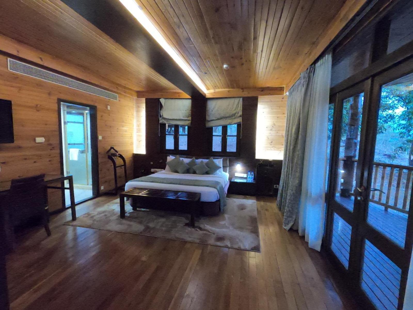 Aamby Valley City Lonavala Dış mekan fotoğraf A bedroom at the resort