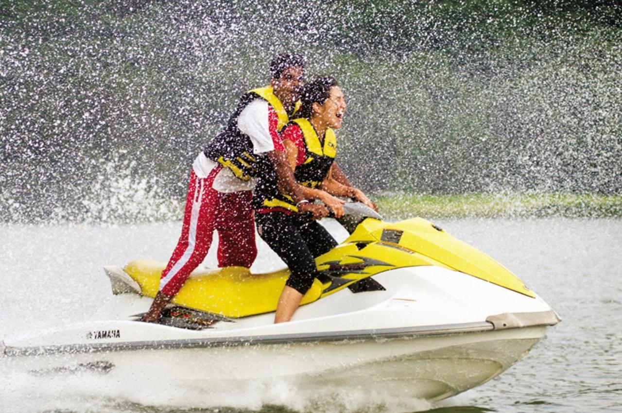 Aamby Valley City Lonavala Dış mekan fotoğraf Jet Skiing at the resort