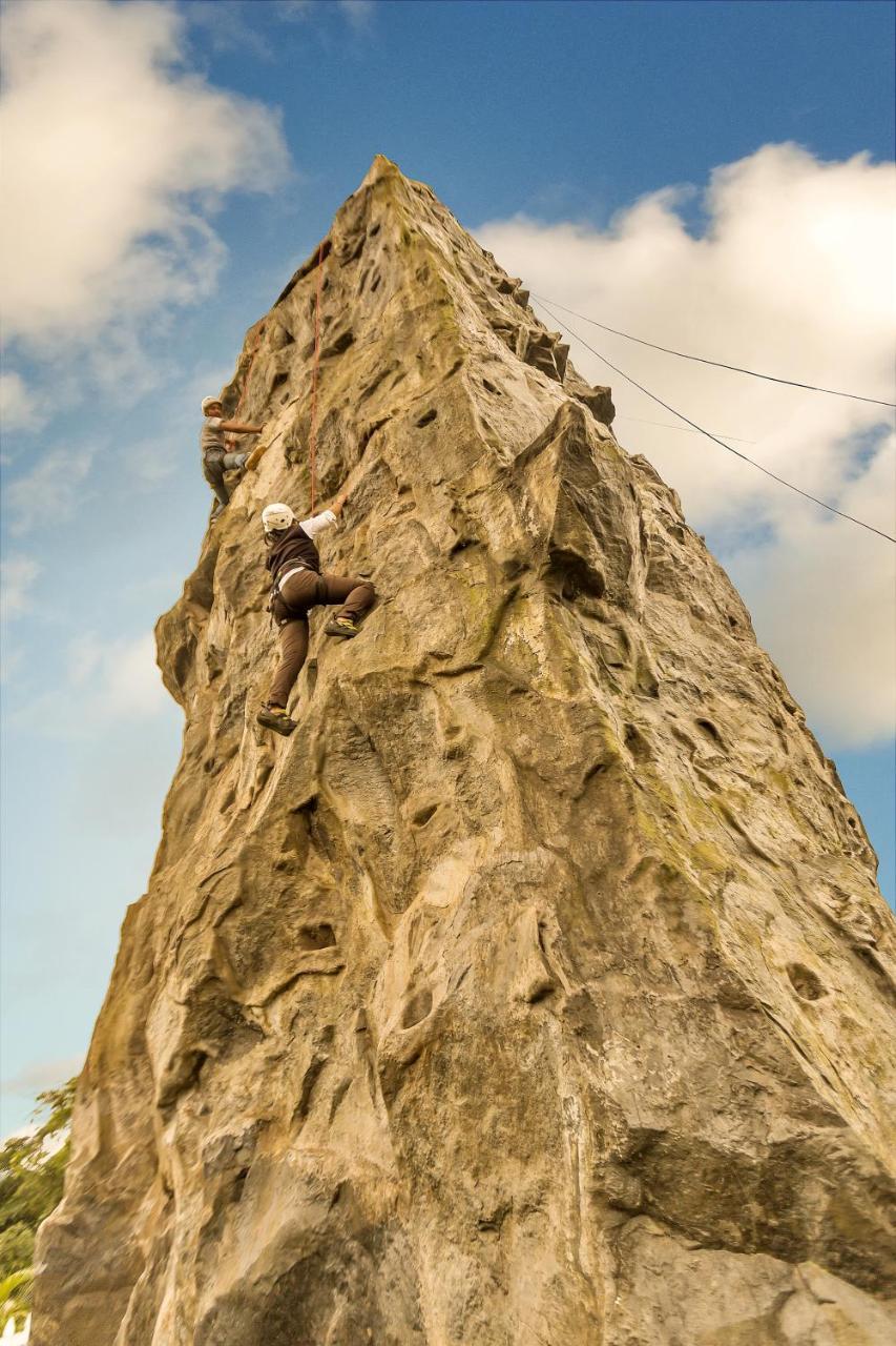 Aamby Valley City Lonavala Dış mekan fotoğraf Climber on the Needle